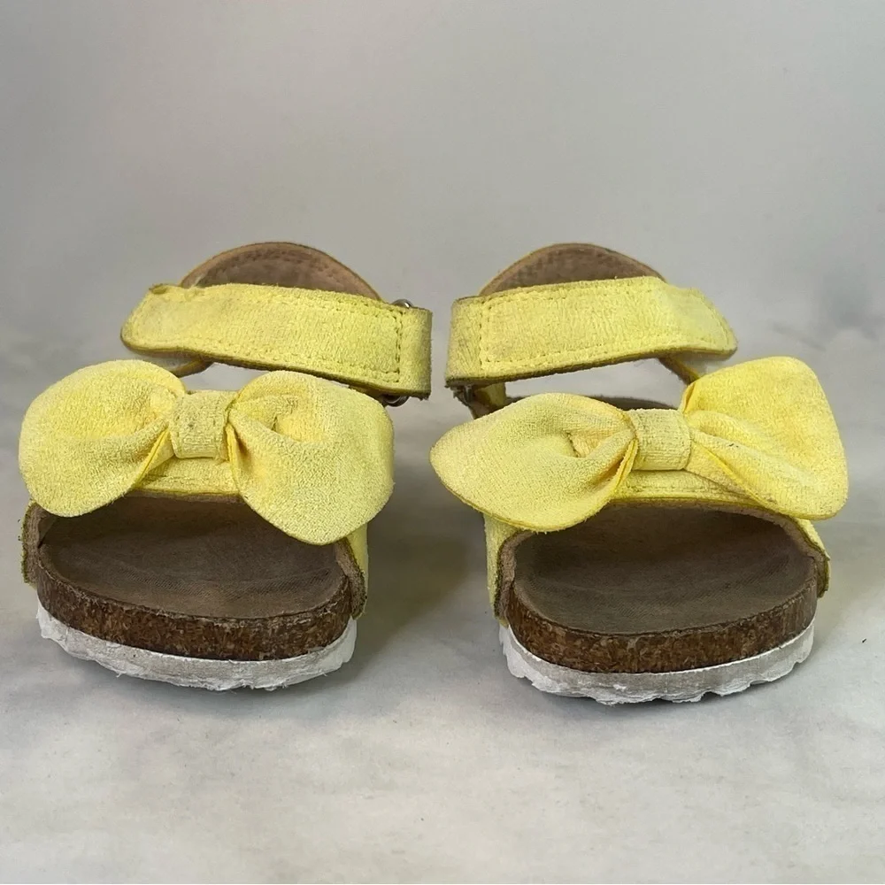 Lucky Brand Girl Bow Footbed Sandals, Yellow size 4
